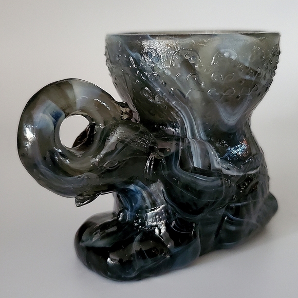 Rare "Packy the Elephant" Black & White Slag Glass Paperweight or 🥚 Holder - Picture 9 of 13